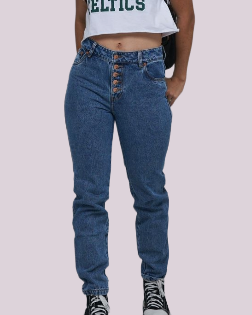 JEAN TIRO ALTO BOTA SEMI AJUSTADA (MOM FIT)