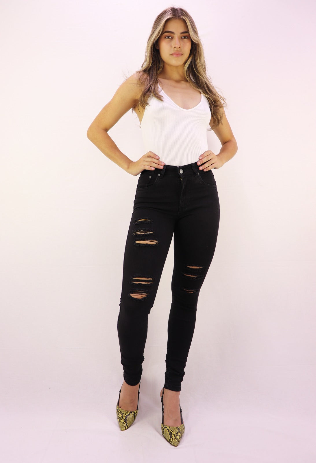 JEAN TIRO ALTO AJUSTADO SKINNY