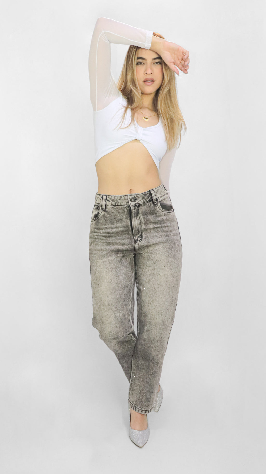 JEAN TIRO ALTO BOTA SUELTA CON TACHES